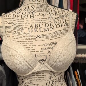 Victoria's Secret Lace Underwire Bra - Cream